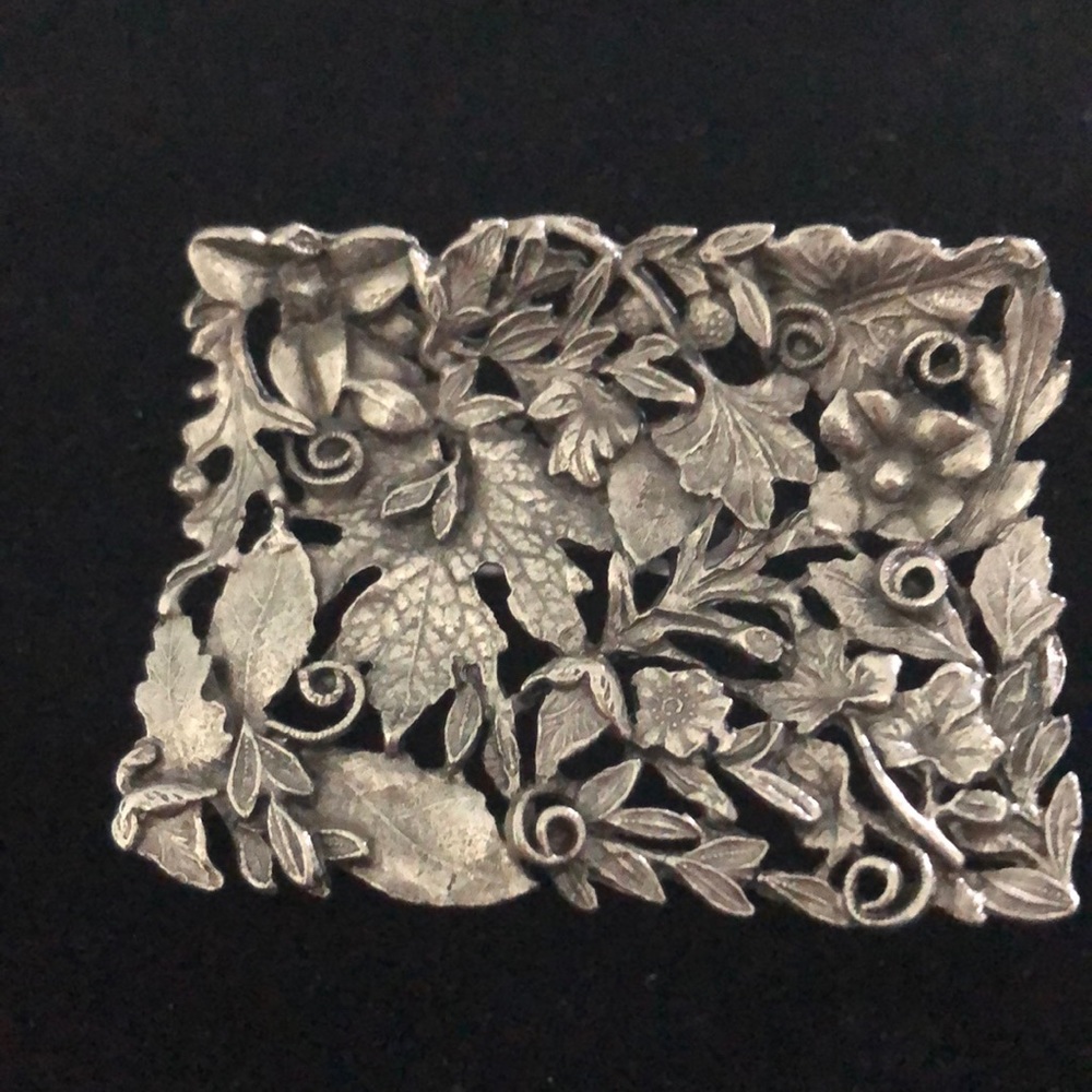 Musi Floral Leaf clip on belt buckle